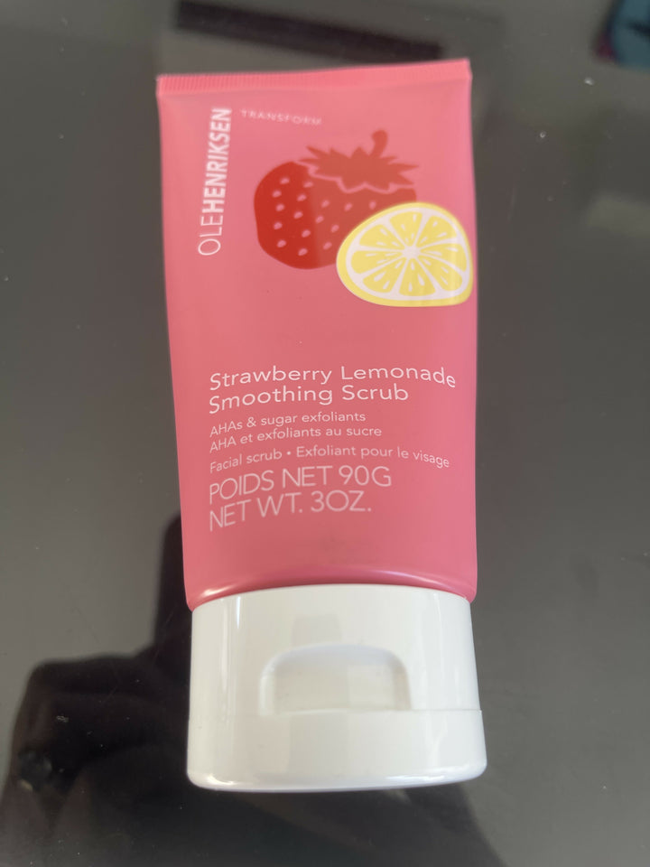 OLEHENRIKSEN STRAWBERRY LEMONADE SMOOTHING SCRUB