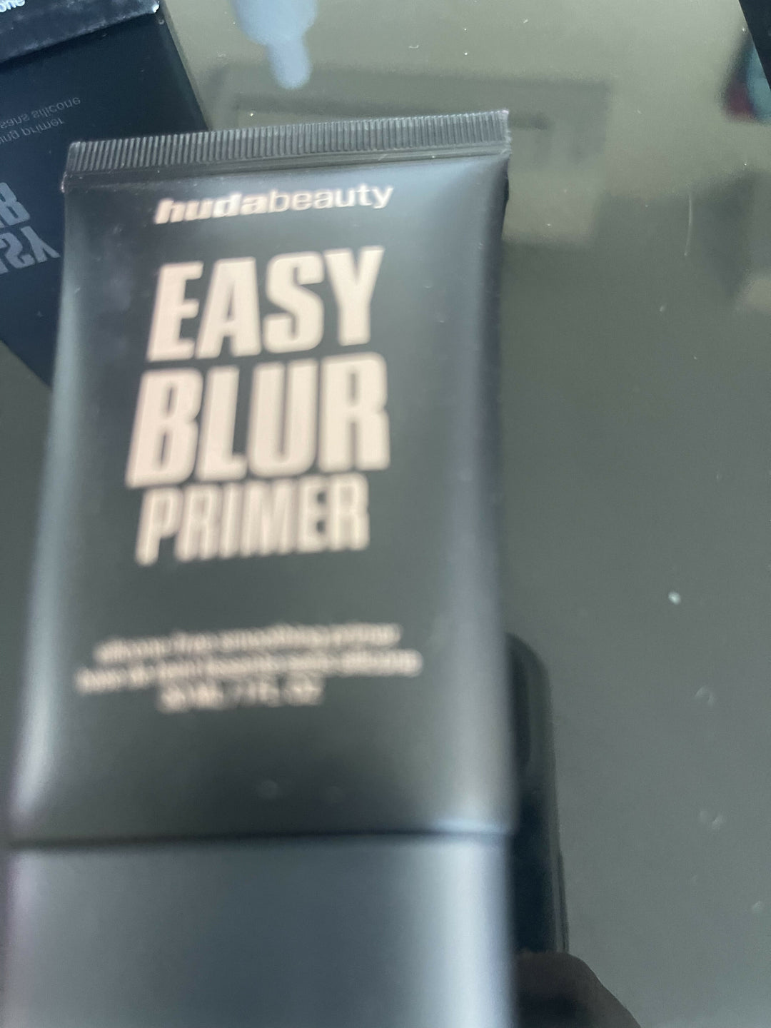 HUDA BEAUTY EASY BLUR PRIMER