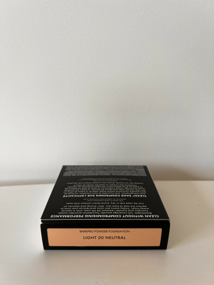 bareMinerals BAREPRO 24HR Skin-Perfecting Powder Foundation - Light 20