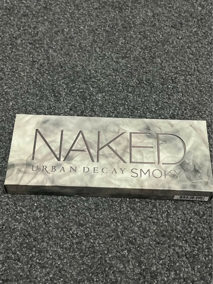 Urban Decay Smoky (NEW IN BOX)