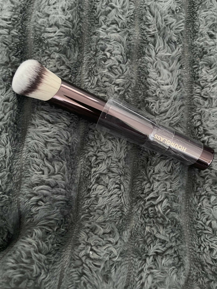 HOURGLASS NO 21 ambient Foundation Brush