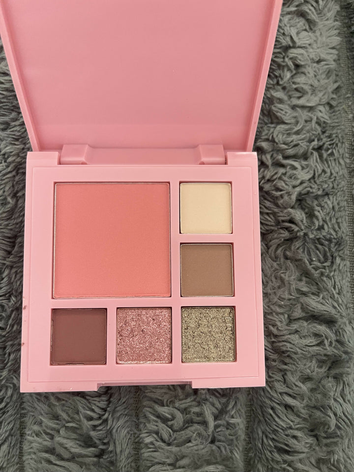 GET IT CHICA BLUSH AND EYESHADOW PALETTE