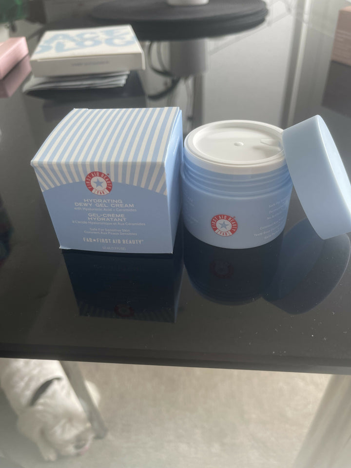 FIRST AID BEAUTY HYDRATING DEWY GEL CREAM BRAND NEW