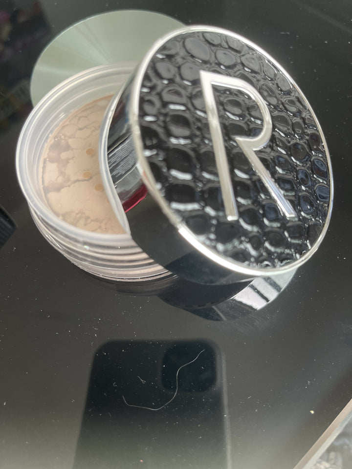 RODIAL GLASS LOOSE BLURRING POWDER