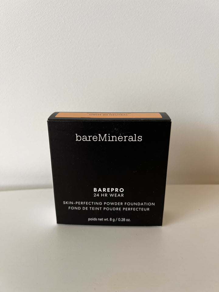 bareMinerals BAREPRO 24HR Skin-Perfecting Powder Foundation - Light 20